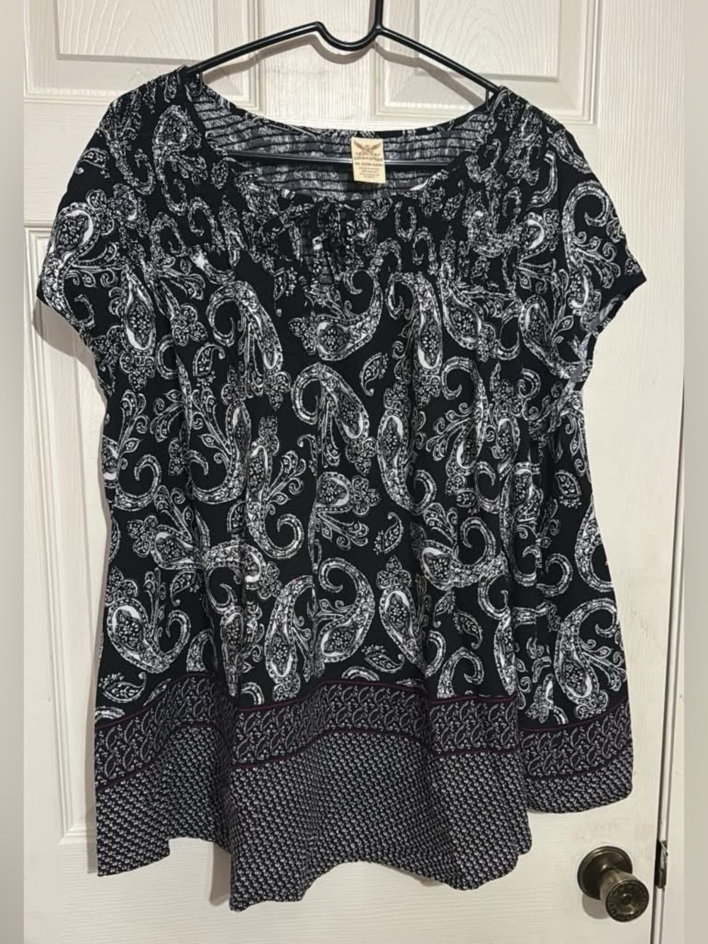 Faded Glory Black and White Abstract Print Blouse